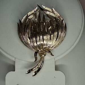 Linser Gold Tone Whispy Artichoke Chunky Blossom Spike Bulb Flower Brooch